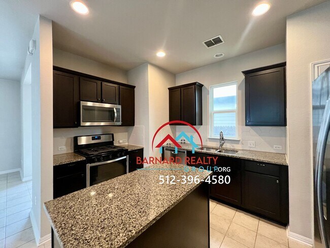 Building Photo - **APPLICATION PENDING!**2 bed/2 bath in De...