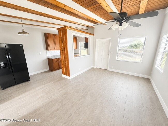 Building Photo - 1604 S Miramar Ave