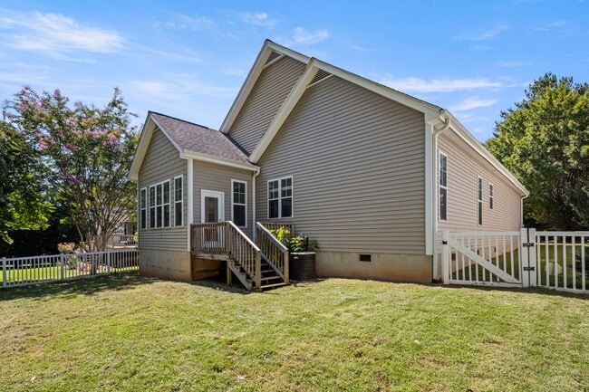 Building Photo - House in Biltmore Park!