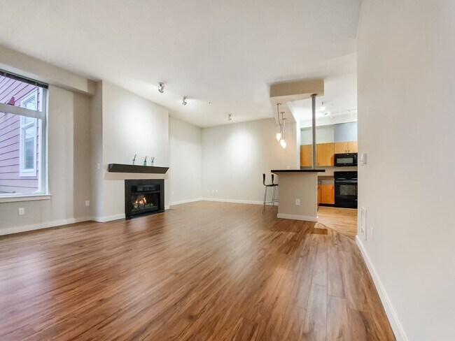 Building Photo - Bright 1-Bedroom + Office in Downtown Kirk...