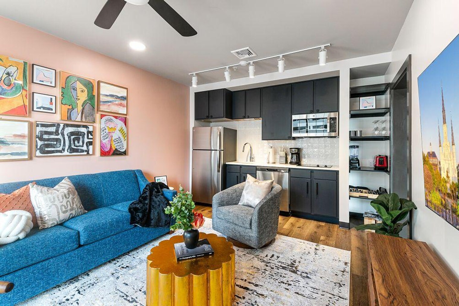 Building Photo - 611 Commerce St