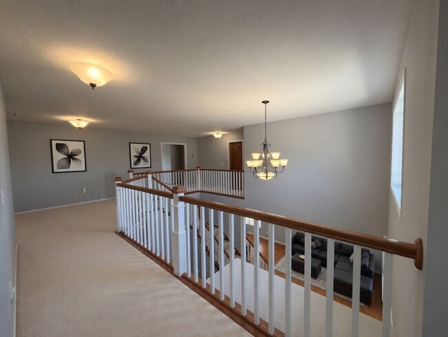 Building Photo - Rare executive rental in chanhassen! 5 beds no upgrade left behind!!!