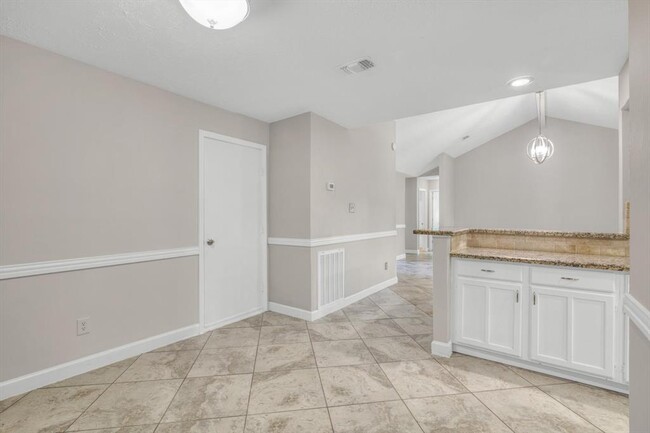 Building Photo - 7431 Ridgeberry Dr