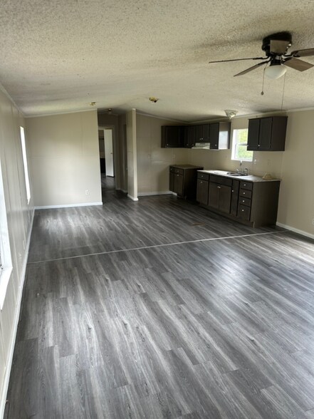Building Photo - 312 Forest Creek Ln
