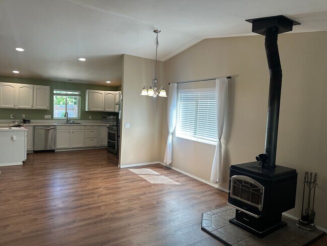 Building Photo - 18524 Woodside Dr SE