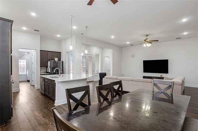 Building Photo - 6721 Empresa Dr
