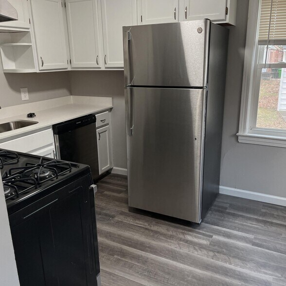 Building Photo - 25731 Forestview Ave