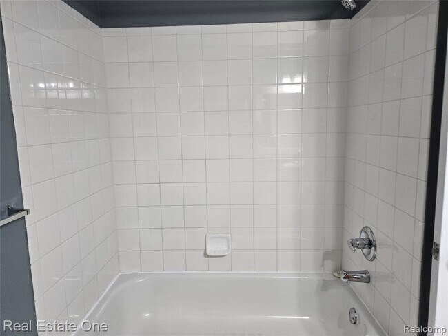 Building Photo - 1716 Deepwood Cir