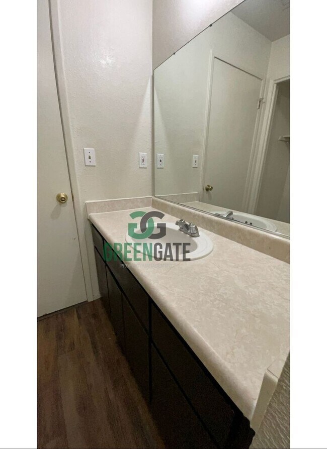 Building Photo - 3517 Woodglen Dr