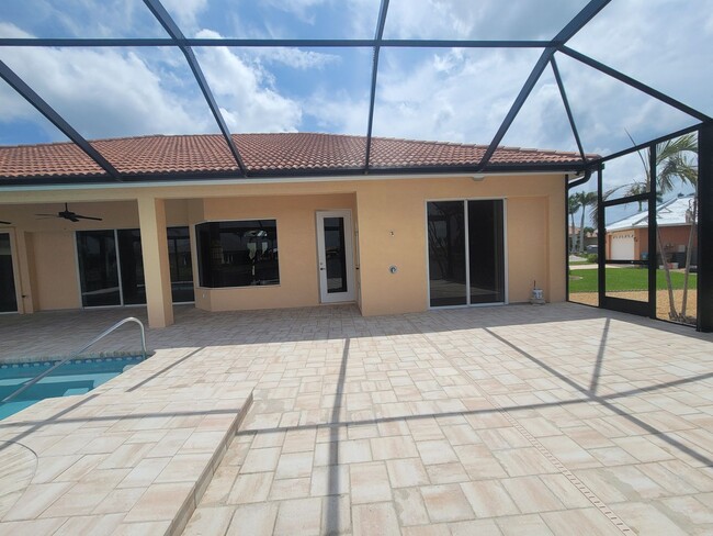 Building Photo - 401 SW 33rd Ave