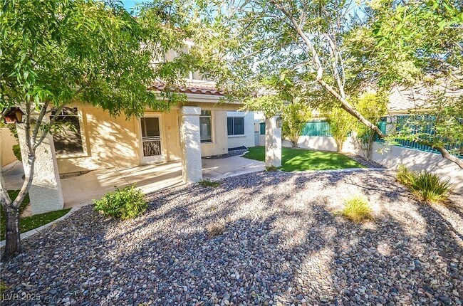 Building Photo - 9725 Hitching Rail Dr