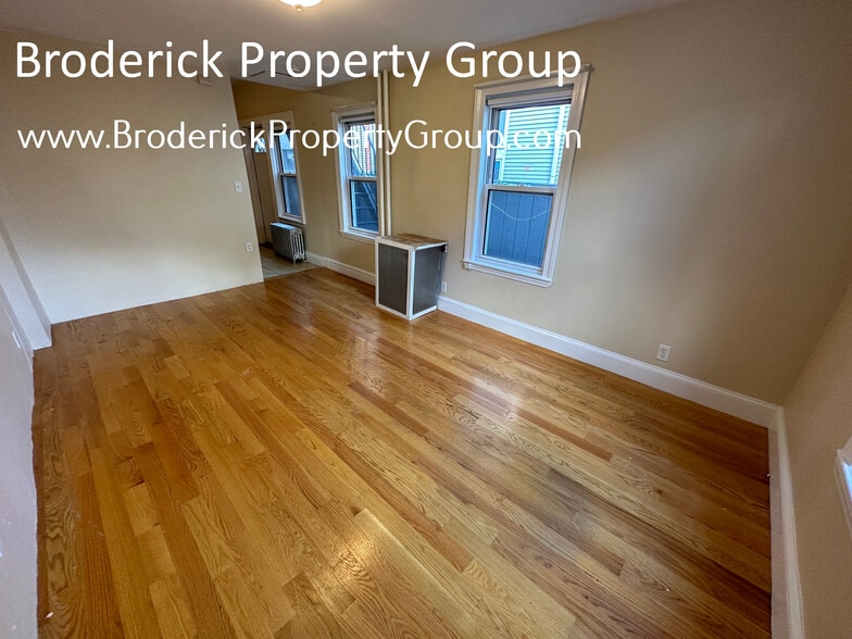 Building Photo - 375 Dorchester St