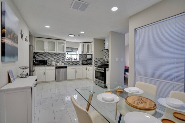 Building Photo - 4010 Oak Terrace Ct