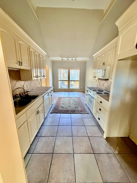 Building Photo - 430 Shadowood Dr