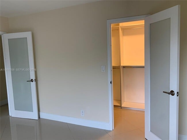 Building Photo - 2715 Tigertail Ave