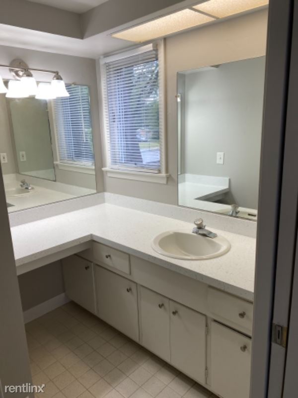 Building Photo - 2 br, 2 bath Townhome - 4445 W Sylvania Ave