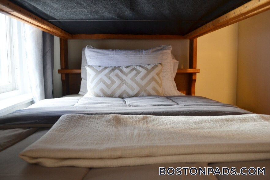 Building Photo - 435 Hanover St