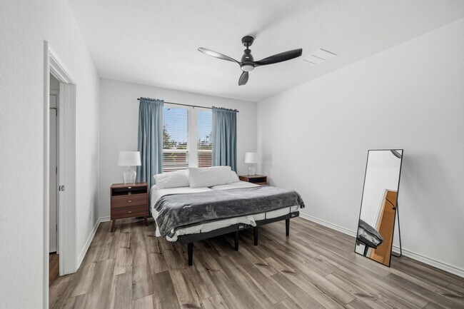 Building Photo - 4015 Casita Mia St