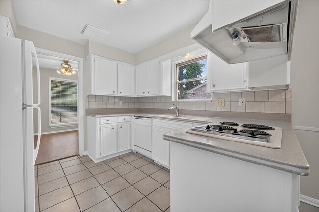 Building Photo - 25515 Stone Mill Ln
