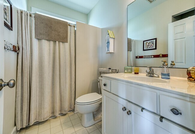 Building Photo - OFF-SEASON FURNISHED RENTAL AVAILABLE JAN and FEB '26