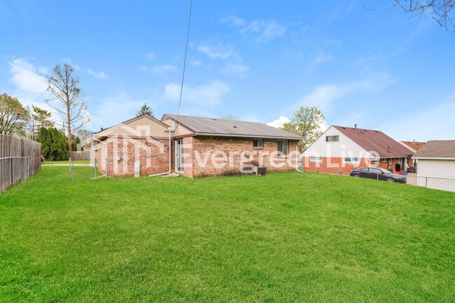 Building Photo - 5989 Chatsworth Dr