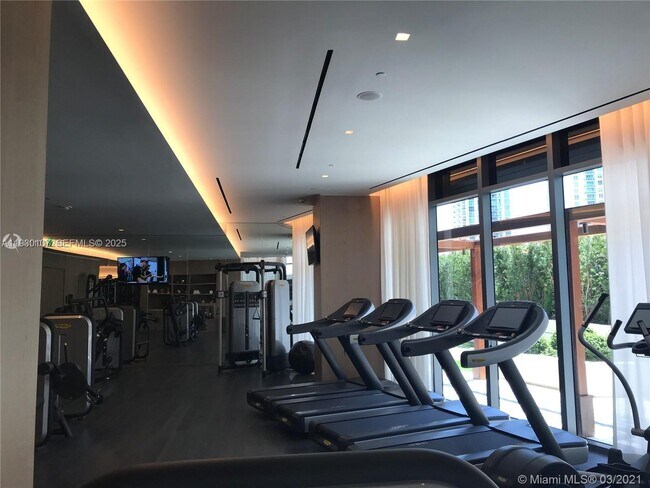 Building Photo - 801 S Miami Ave