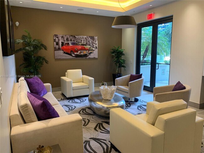 Building Photo - 999 SW 1st Ave