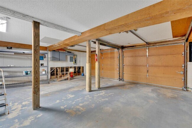 Building Photo - 4051 N Shell Rd