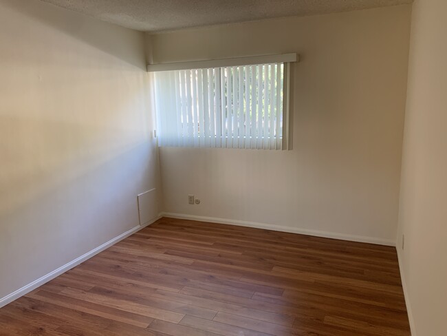 Bedroom - 1009 N Hayworth Ave