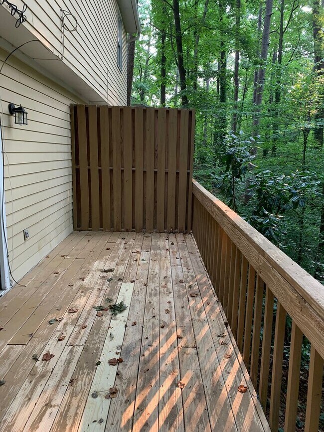 Building Photo - 4804  EM#16