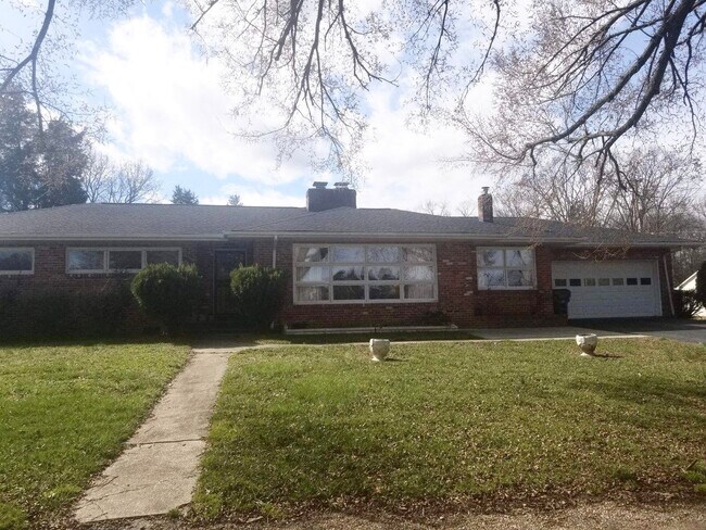 Building Photo - 3940 Senior Ln