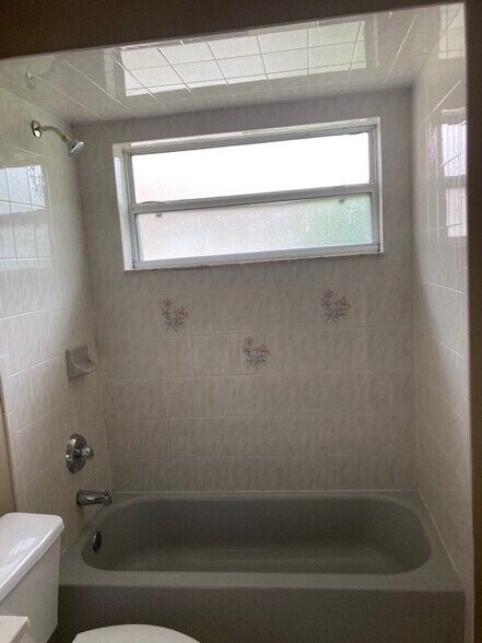 Building Photo - 6 Pony Ln