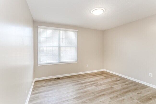 Building Photo - 467 Wheatfield Dr