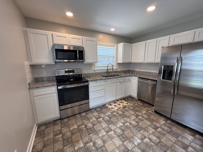 Building Photo - 2740 Bridgeport Dr