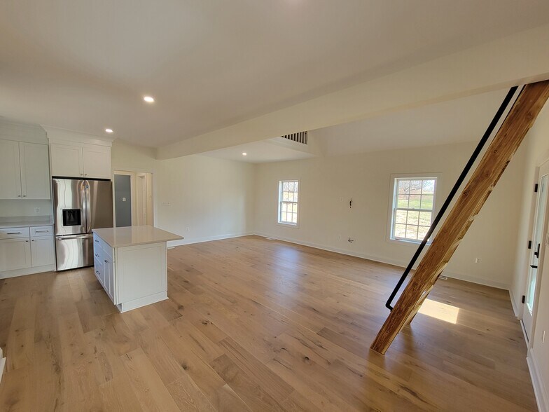 Building Photo - 7143 Hesperides Dr