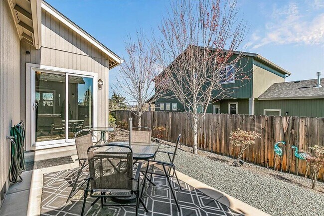 Building Photo - 2264 College Way