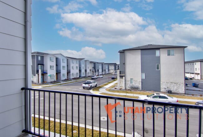 Building Photo - 408 S 980 W