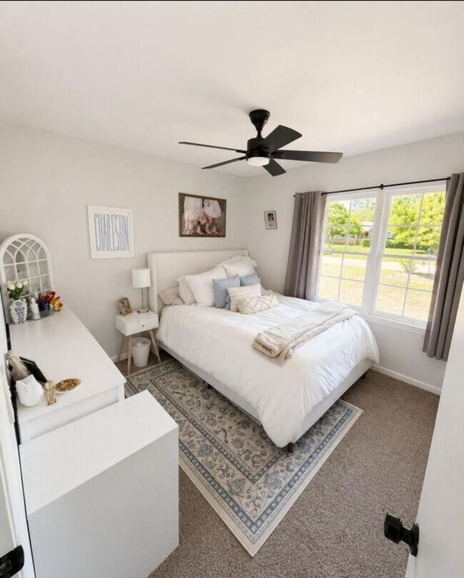 Building Photo - Available August 1! 4 Bedroom 2 Bathroom Ranch - Dogs Okay!