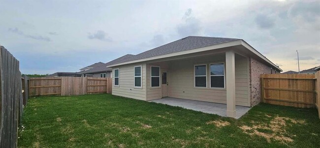 Building Photo - 8411 Bay Oaks Dr