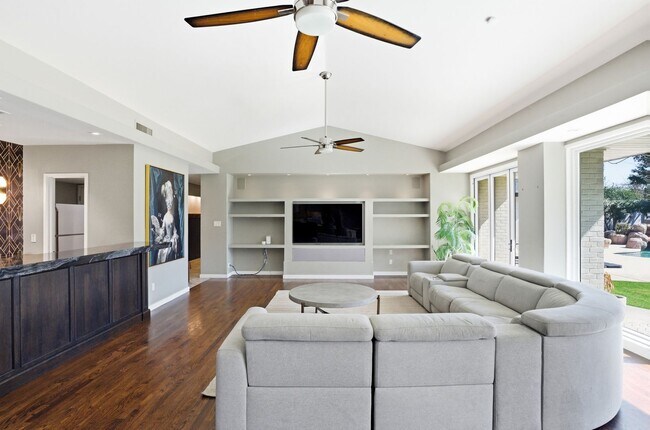 Building Photo - FULLY FURNISHED EXECUTIVE PHOENIX COUNTRY CLUB HOME IN GATED COMMUNITY