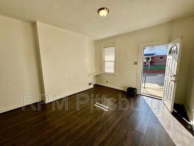 Building Photo - 828 Walbridge St