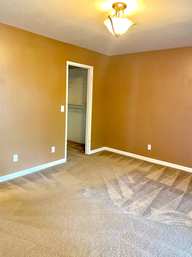 Building Photo - Single Level 4 Bedroom with a Lovely Backyard!! Co signers are accepted ~ Near SSU