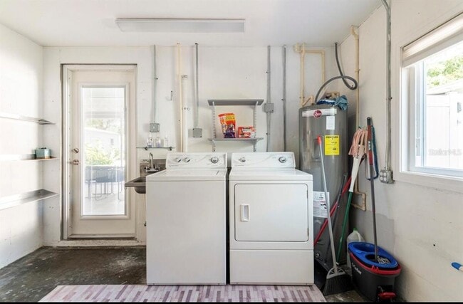 Building Photo - 1205 W Adalee St