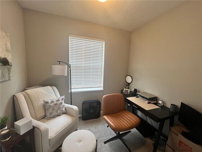 Building Photo - 7303 Fir Ln N