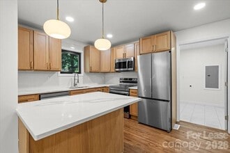 Building Photo - 2430 Dora Dr