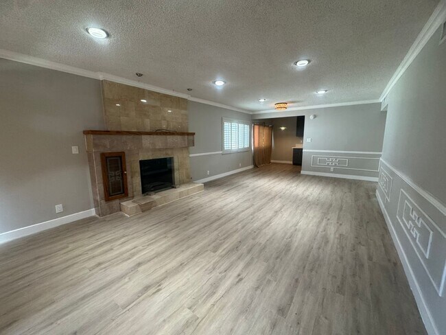 Building Photo - 3212 W 84th Pl