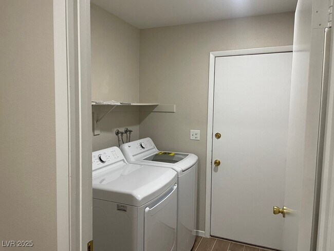 Building Photo - 320 Dockside Ct