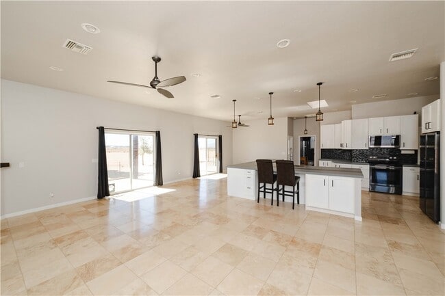 Building Photo - 10563 N Garrett Dr