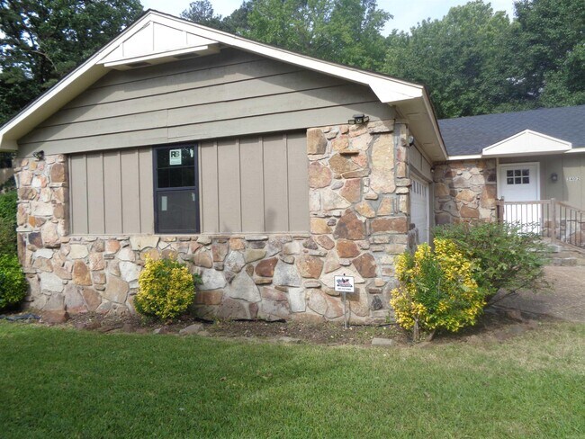 Building Photo - 3402 Lehigh Dr