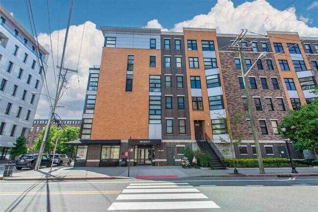 Building Photo - 1100 Adams St